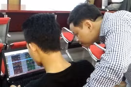 Sale of blue chips pulls stocks down