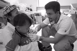 Impoverished Central Highlands people receive free medical checkups 