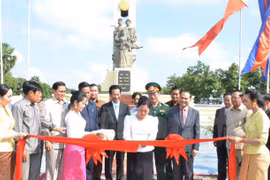Monument to Vietnamese volunteer soldiers inaugurated in Phnom Penh 