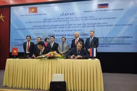 Vietnam, Russia sign deals on further oil and gas exploitation 