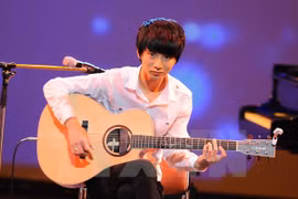 Korean guitar prodigy to perform in Vietnam