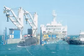 Fifth Kilo submarine arrives at Cam Ranh Port