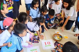 Volunteers inspire rural students with science 
