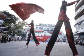 Carnival stirs up pedestrian street in Hanoi