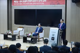 Prime Minister Pham Minh Chinh speaks at Seoul National University during his visit to the RoK. (Photo: VNA)