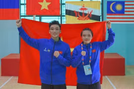 Pencak Silat athletes - Hoang Linh Dan (right) and Nguyen Thanh Long - win two gold medals in Seni events (performance) at the ongoing 13th ASEAN School Games (ASG) in the central city of Da Nang. (Photo: VNA)