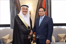 Prime Minister Pham Minh Chinh (R) and Amin Al-Nasser, President and CEO of Saudi Aramco. (Photo: VNA)
