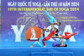 A Yoga performance at the even in Mekong Delta city of Can Tho on June 19. (Photo: VNA)