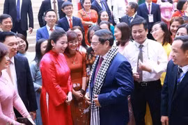Prime Minister Pham Minh Chinh meets with outstanding teachers across the country in 2024 on the occasion of the anniversary of Vietnamese Teachers' Day (November 20). (Photo: VNA)
