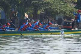Traditional rowing contest kicks off in Binh Thuan