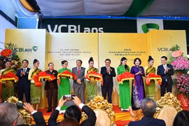 Vietcombank opens first overseas bank in Laos