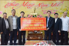 300 Tet gifts from NA Chairman presented to Dak Lak people