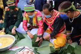 Event to bring Tet gifts, chung cake to disadvantaged people