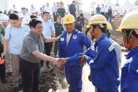 PM inspects key transport projects in southern region