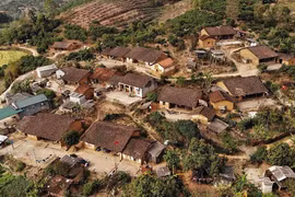 Nung ethnic hamlet attracts tourists with traditional rammed earth houses