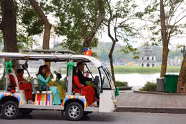 Hoan Kiem – Thang Long Imperial Citadel e-bus route launched
