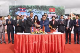 Vietnam-Laos Friendship Park handed over in Houaphanh