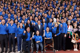 PM urges youth to pioneer in digital transformation