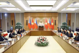 Top legislator meets with President of Philippines in Hanoi