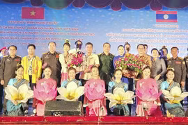 Vietnamese artists perform in Pakse to celebrate anniversary of Lao People’s Army