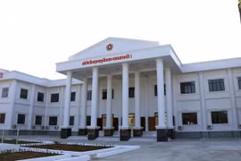 Vietnam defence ministry presents command headquarter to Lao army