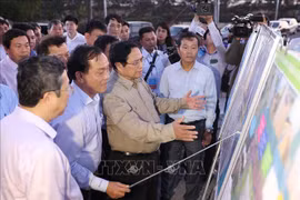 PM inspects key infrastructure works in Tien Giang