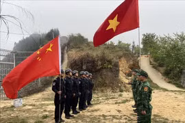 Vietnamese, Chinese border guards hold joint patrol