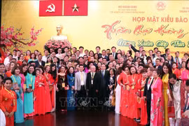 Overseas Vietnamese keep close bonds with Fatherland