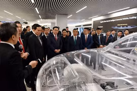 Top legislator receives heads of China’s leading corporations