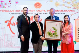 “Homeland Spring” programme for overseas Vietnamese held in Vancouver 
