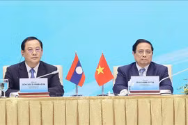 Vietnamese, Lao PMs co-chair bilateral investment cooperation conference in Hanoi