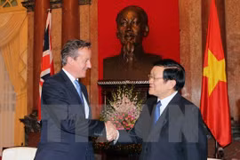 President Truong Tan Sang greets UK Prime Minister