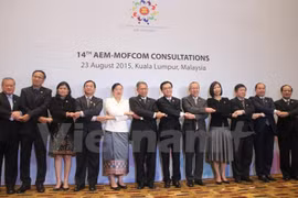 ASEAN Economic Ministers hold consultations with dialogue partners