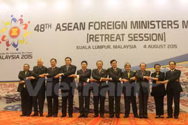 Deputy PM and Foreign Minister Pham Binh Minh (5th, L) at the AMM 48. (Photo: Vietnamplus)