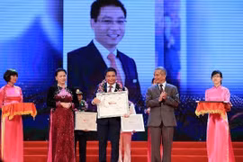 Vietnam Glory honours outstanding individuals, organisations 