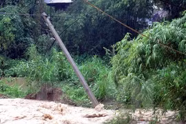Rain, floods leave thousands without power 