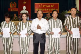 Hanoi detention camp frees nearly 300 prisoners