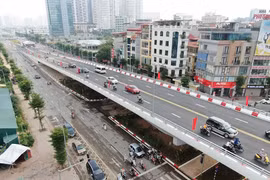 Admiring the largest flyover in Hanoi which has just opened to traffic