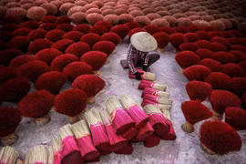 Preserving the traditional black incense production in Choa village