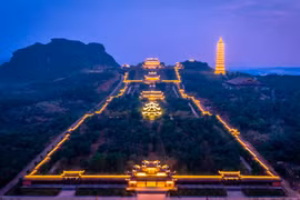 New experience with tour to Bai Dinh pagoda at night