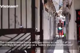 Patients in the "kidney dialysis neighborhood" talk about hardship in the middle of a heatwave