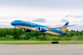 Vietnam Airlines vows best services possible during 13th National Party Congress
