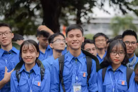 Young Party member Do Duc Thang (centre), a student of the Hanoi University of Science And Technology. (Photo: VietnamPlus)