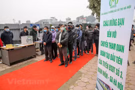 Hanoi residents get glimpse of Nhon-Hanoi Station metro train 