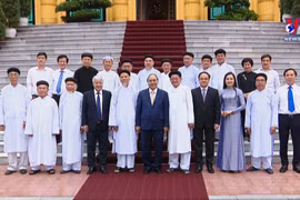 Cao Dai outfit preserving national heritage