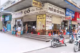 Eateries in Hanoi asked to close before 9pm