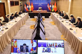PM Nguyen Xuan Phuc attends virtual 10th CLMV