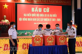 Ba Ria – Vung Tau holds early voting for officers, soldiers on offshore station