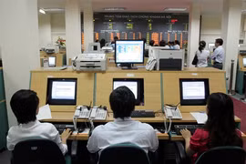 Shares end mixed on week’s last trading session