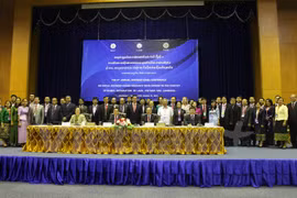 Vietnamese Consulate General receives Laos’ Friendship Medal 